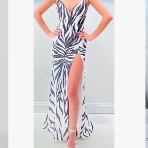 JASZ COUTURE FORMAL DRESS